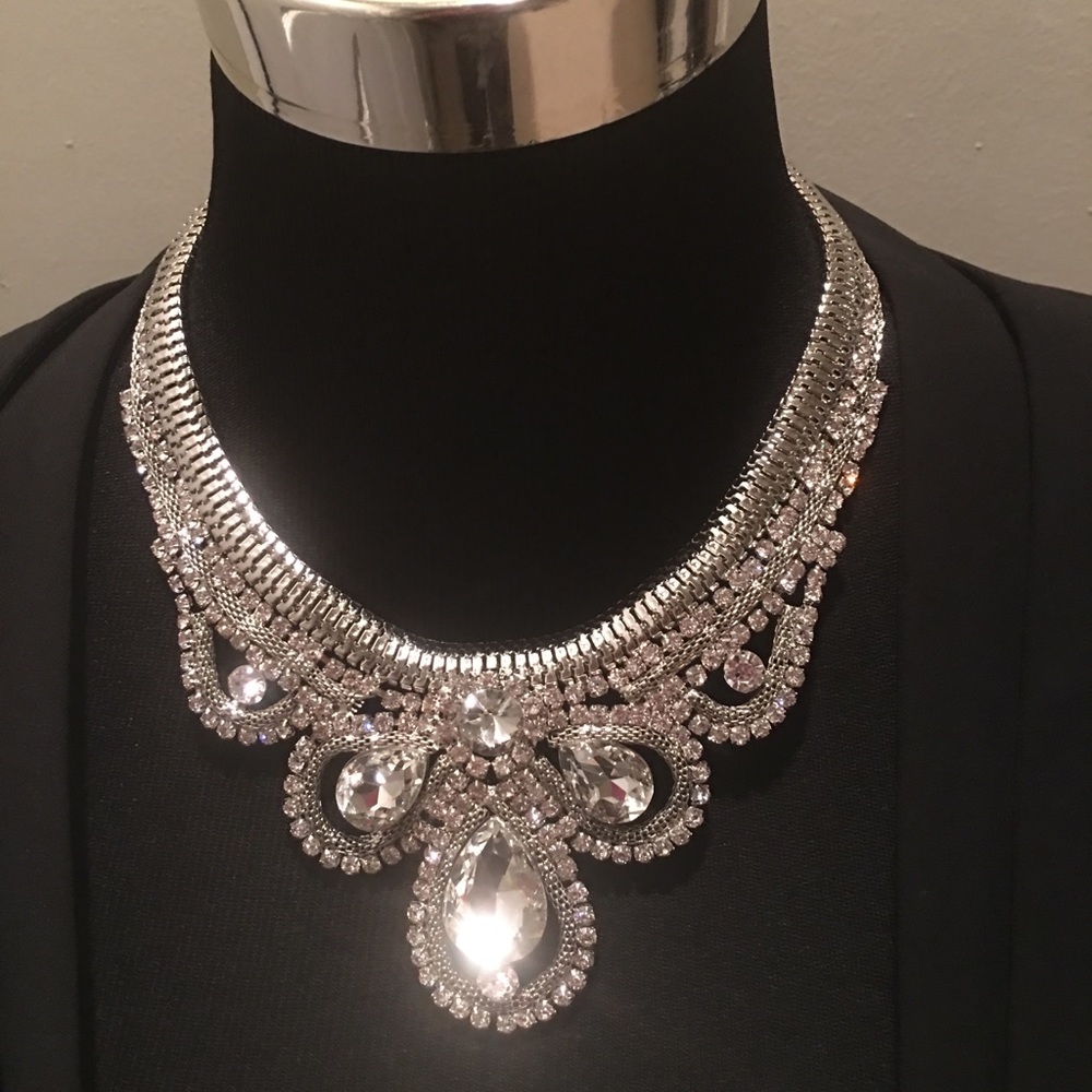 🎀GORGEOUS BLING STATEMENT NECKLACE🎀